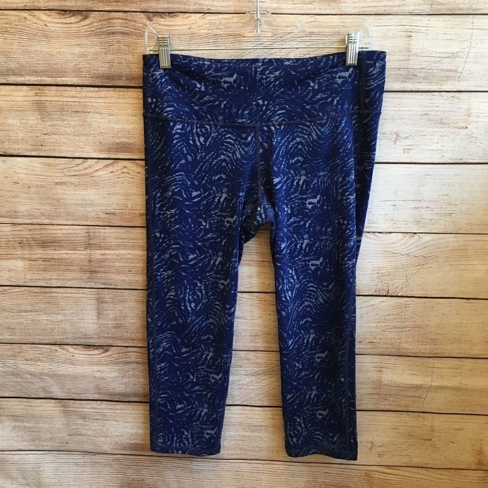 ‎ATHLETA CHATURANGA CROP LEGGINGS IN BLUE